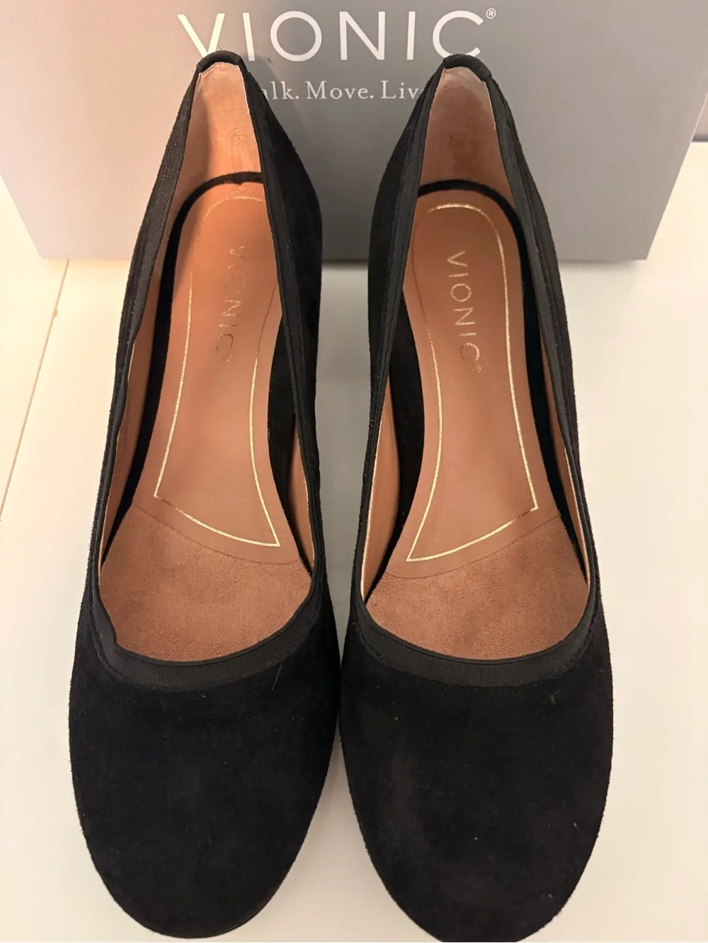 Vionic Black Suede Natalie Tortoise Heel  Size 8  Fall Minimalist Basic Stretch